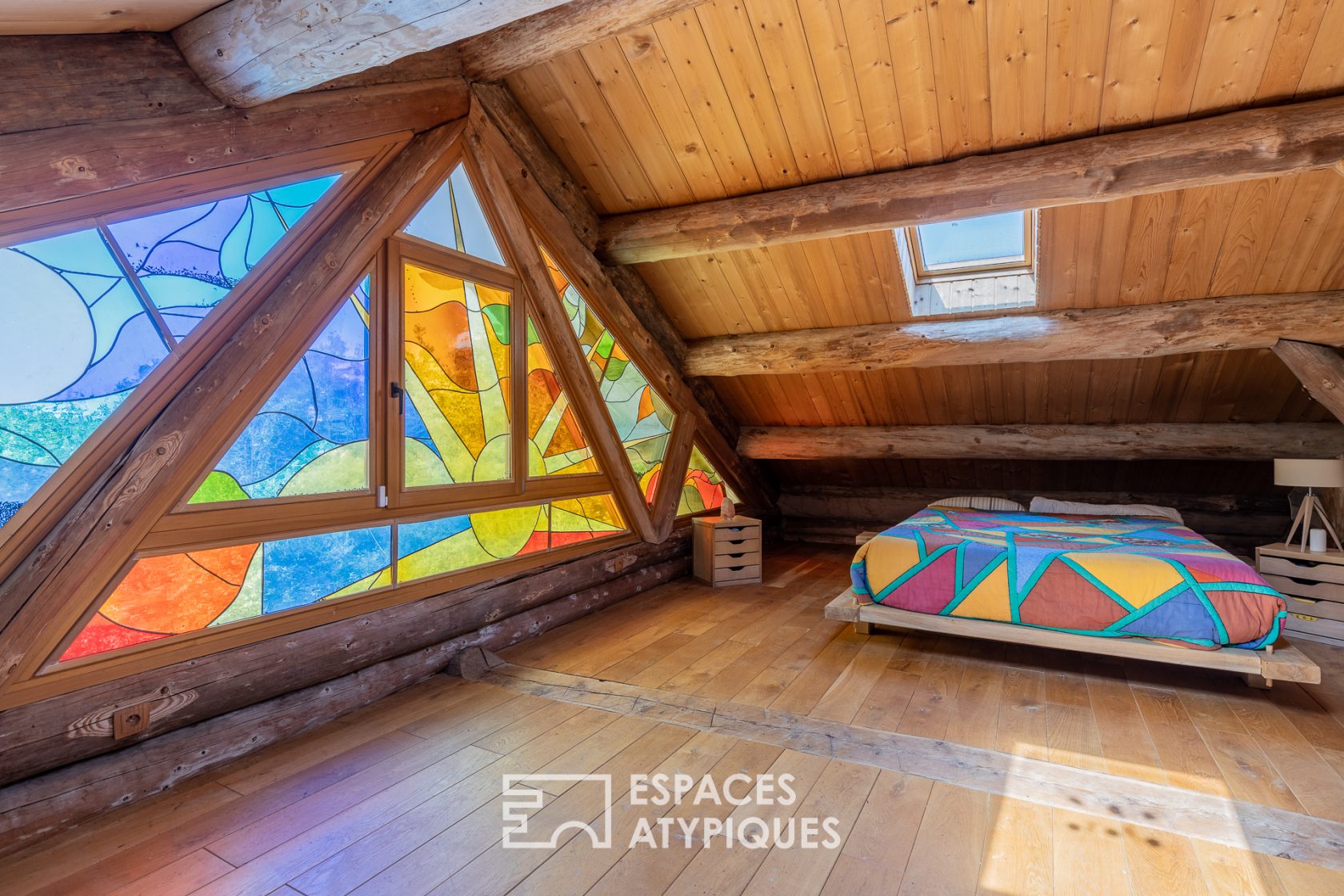 Canadian chalet in the middle of the forest