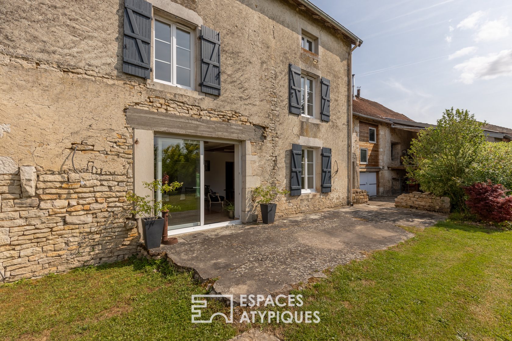 Ancien relais de poste et son jardin