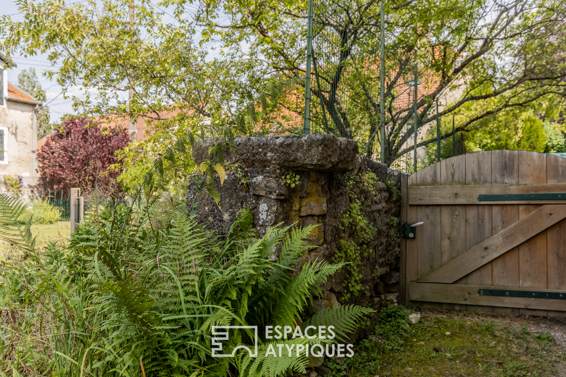 Ancien relais de poste et son jardin