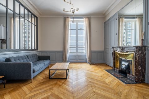 Bel ancien rénové et meublé