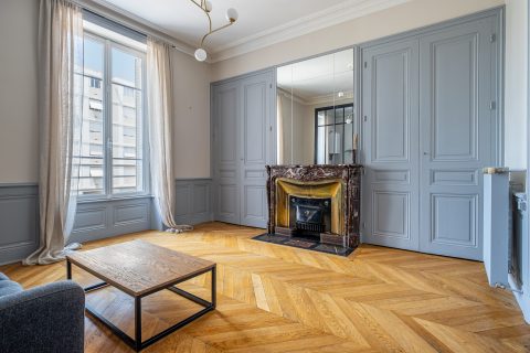 Bel ancien rénové et meublé