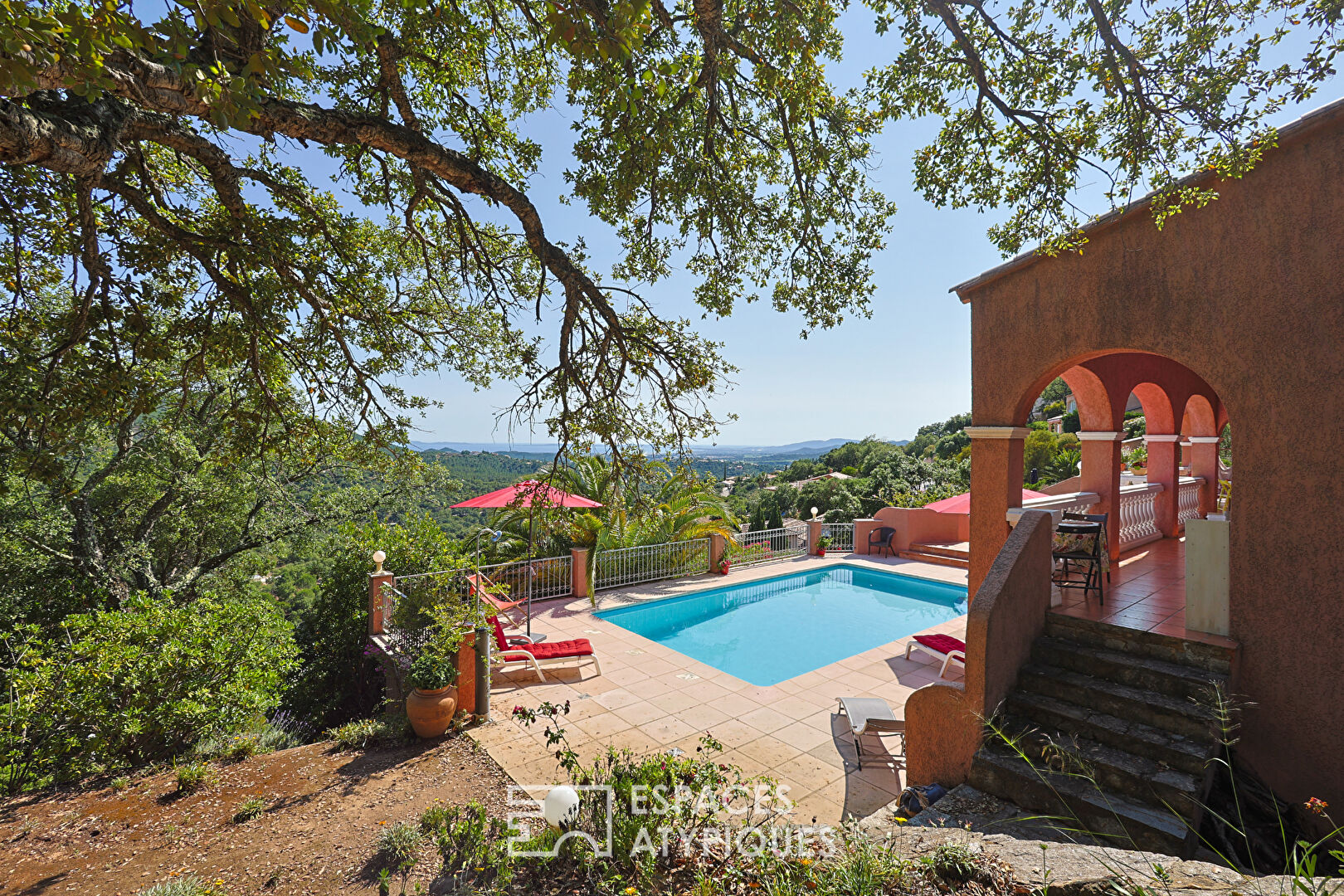 Character Provençal villa with superb sea view