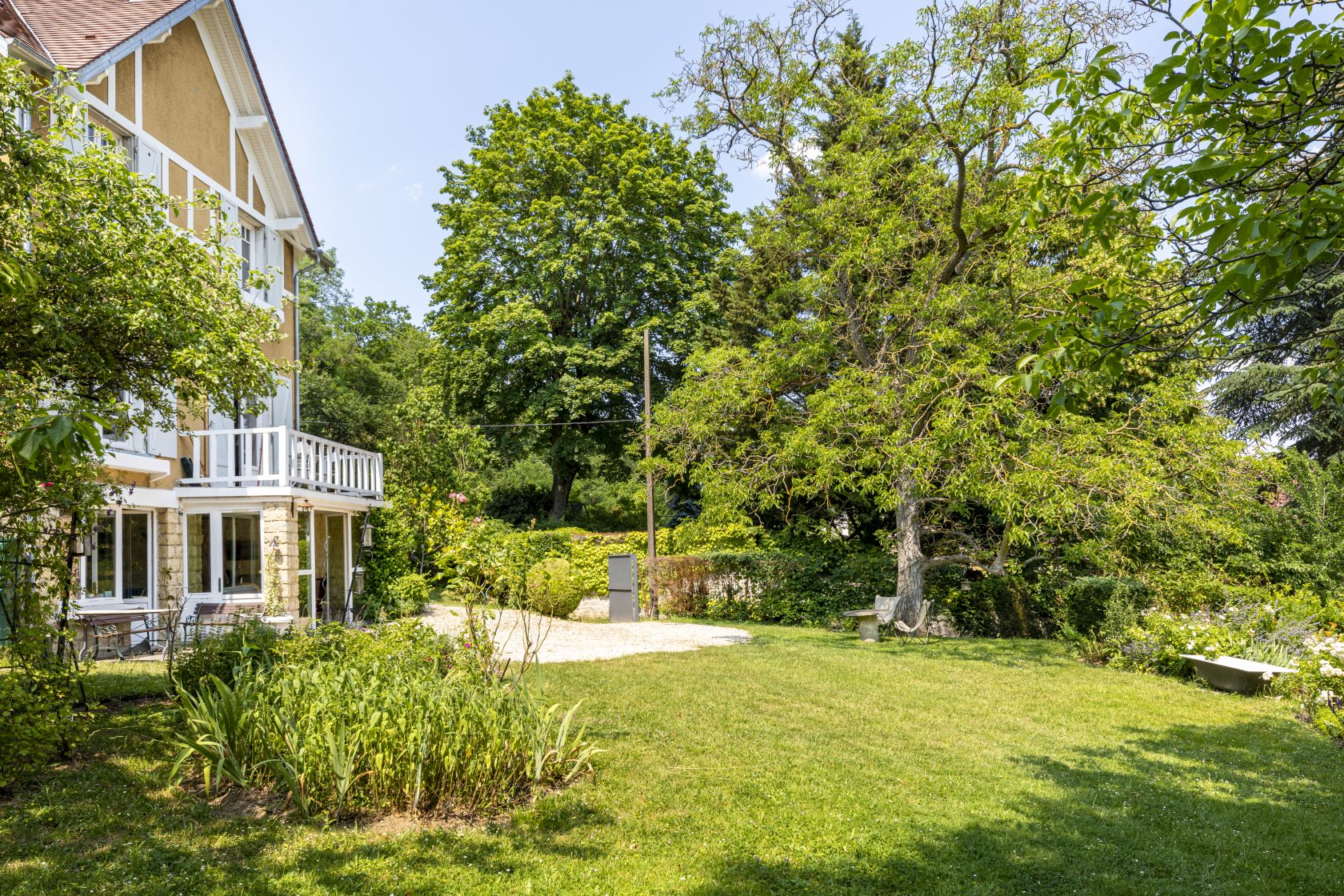 La maison de l ‘Artiste – Villa début XXeme avec vue et vaste jardin champêtre.
