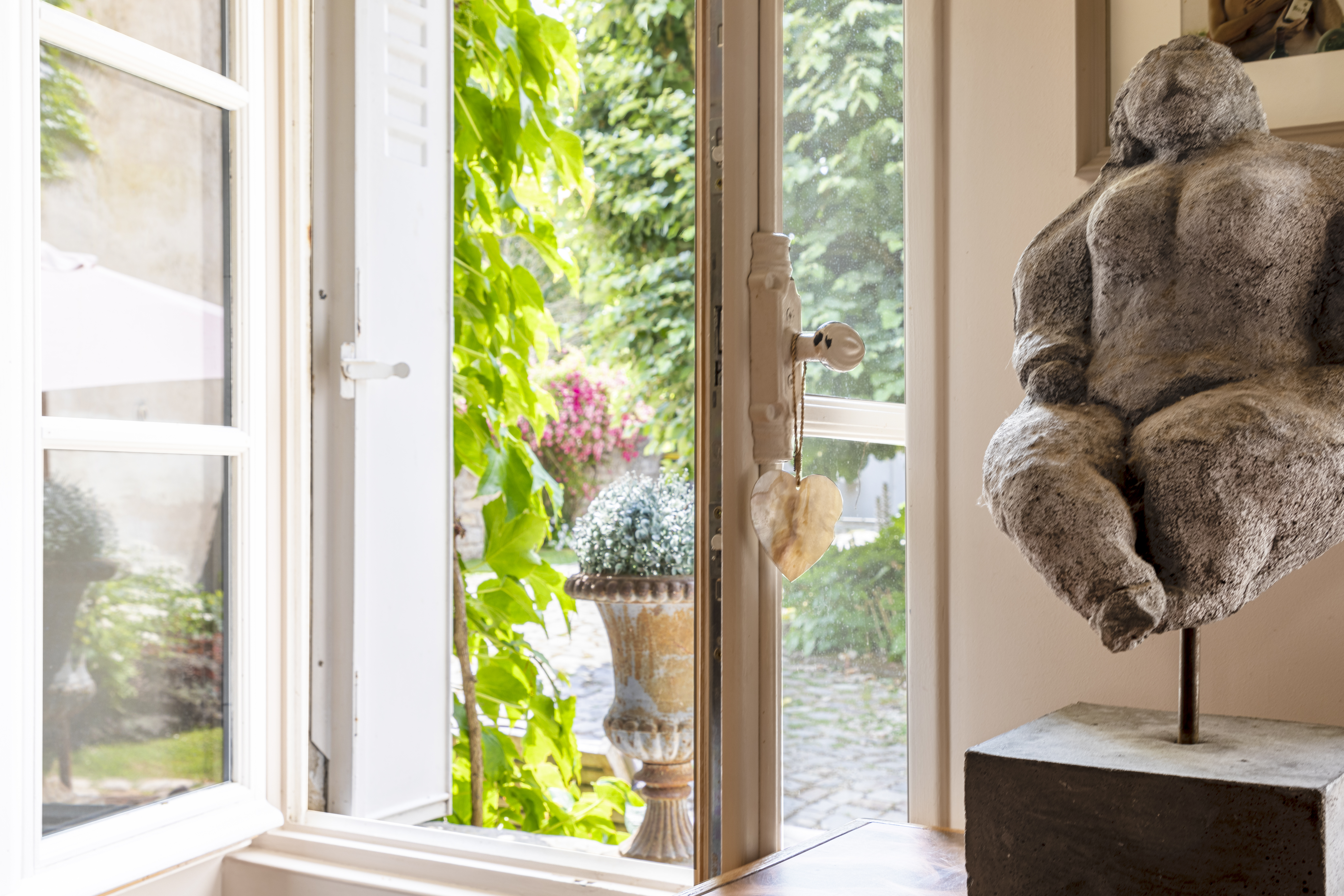 Propriété de charme au milieu de son jardin arboré