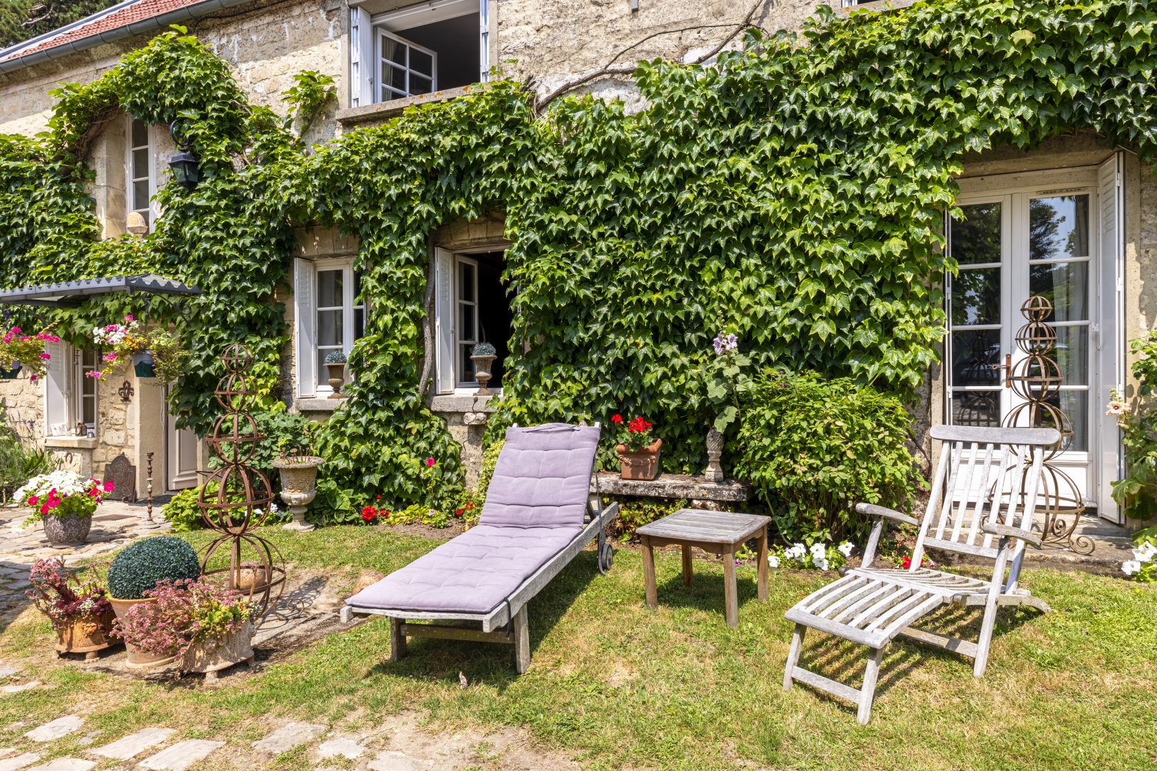 Propriété de charme au milieu de son jardin arboré