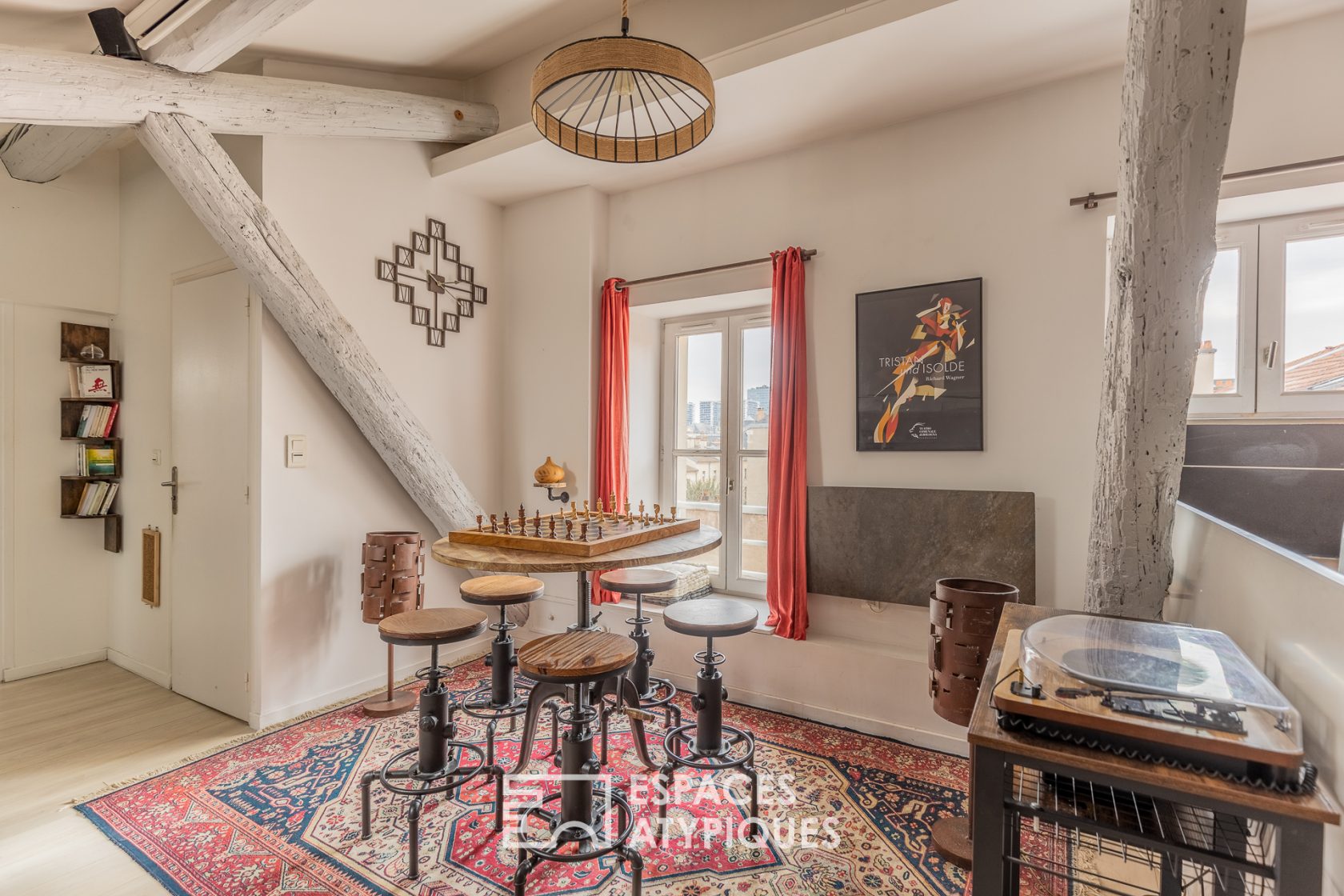 Appartement de caractère lové sous les toits