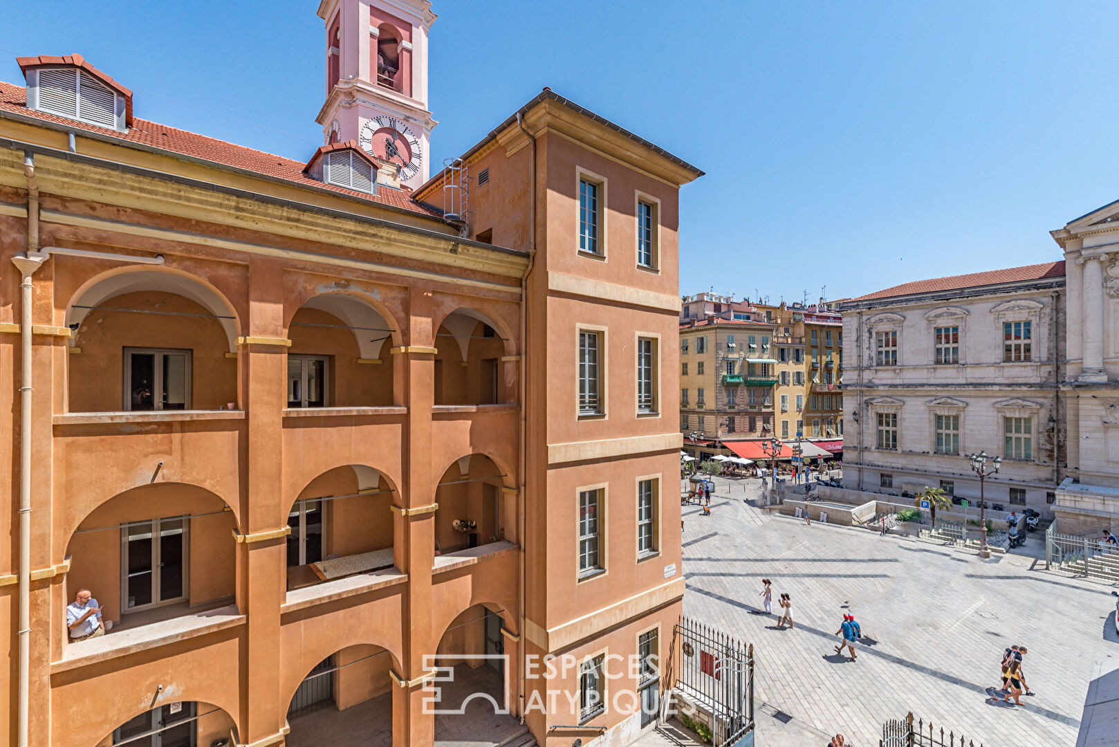 Deux pièces type loft dans le vieux Nice à deux pas de la mer