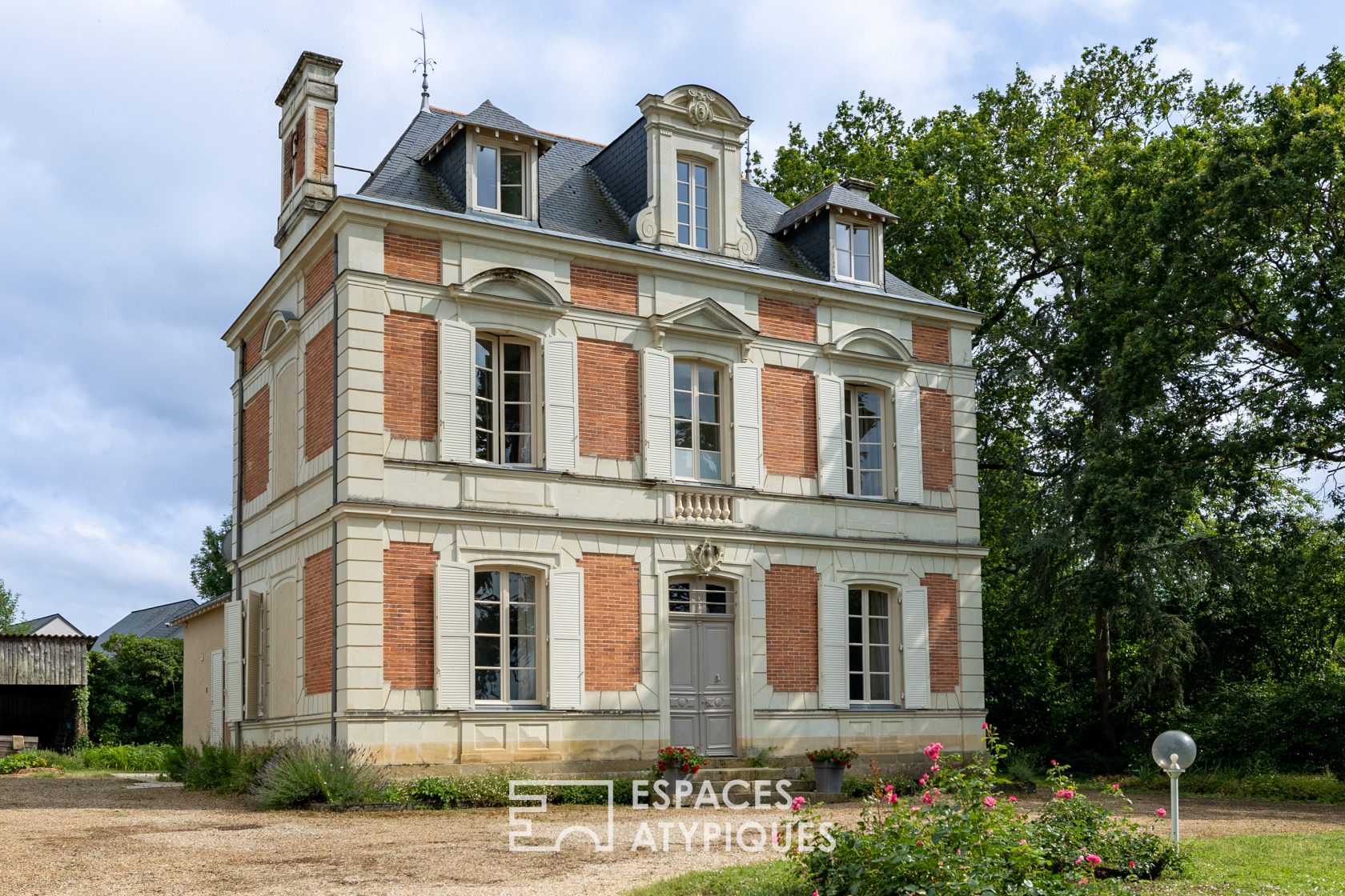 Hôtel particulier dans un écrin verdoyant