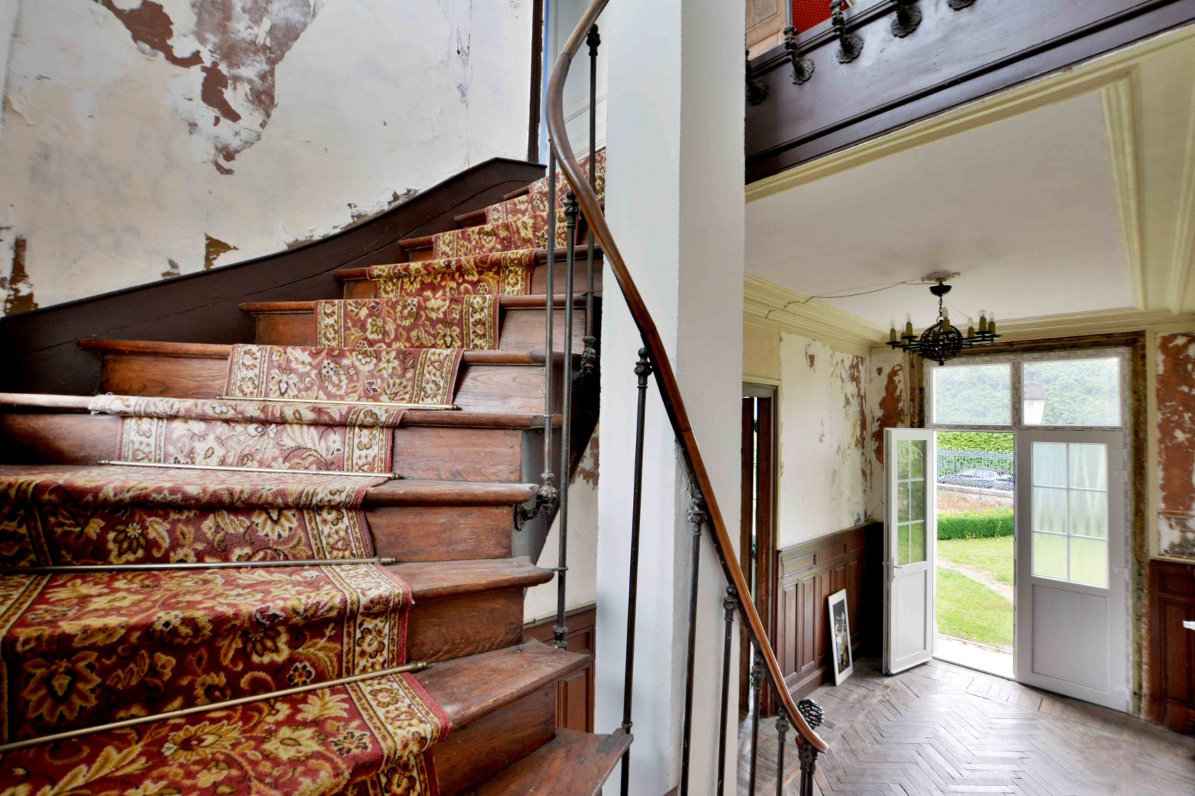 The sleeping beauty – imposing 19th century mansion to renovate