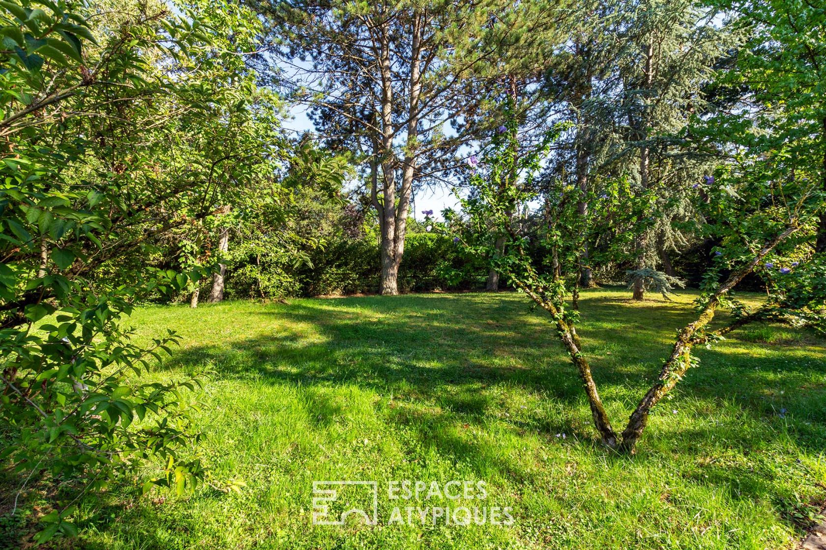 Wooded land facing the Château de La Léonardsau