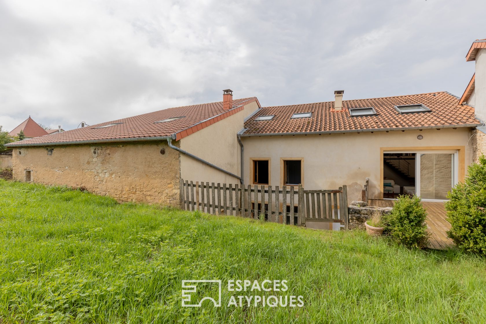 Authentique ferme rénovée et sa grange