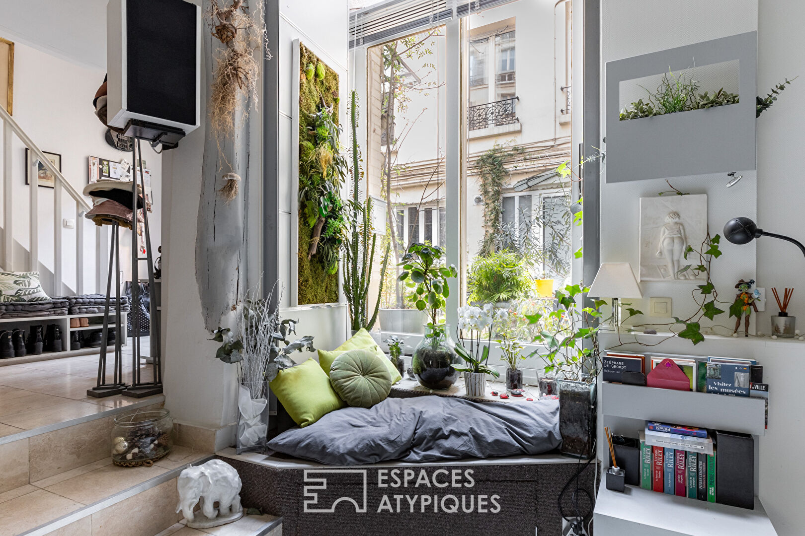 Appartement avec mezzanine, mairie du XVe arrondissement, métro Vaugirard