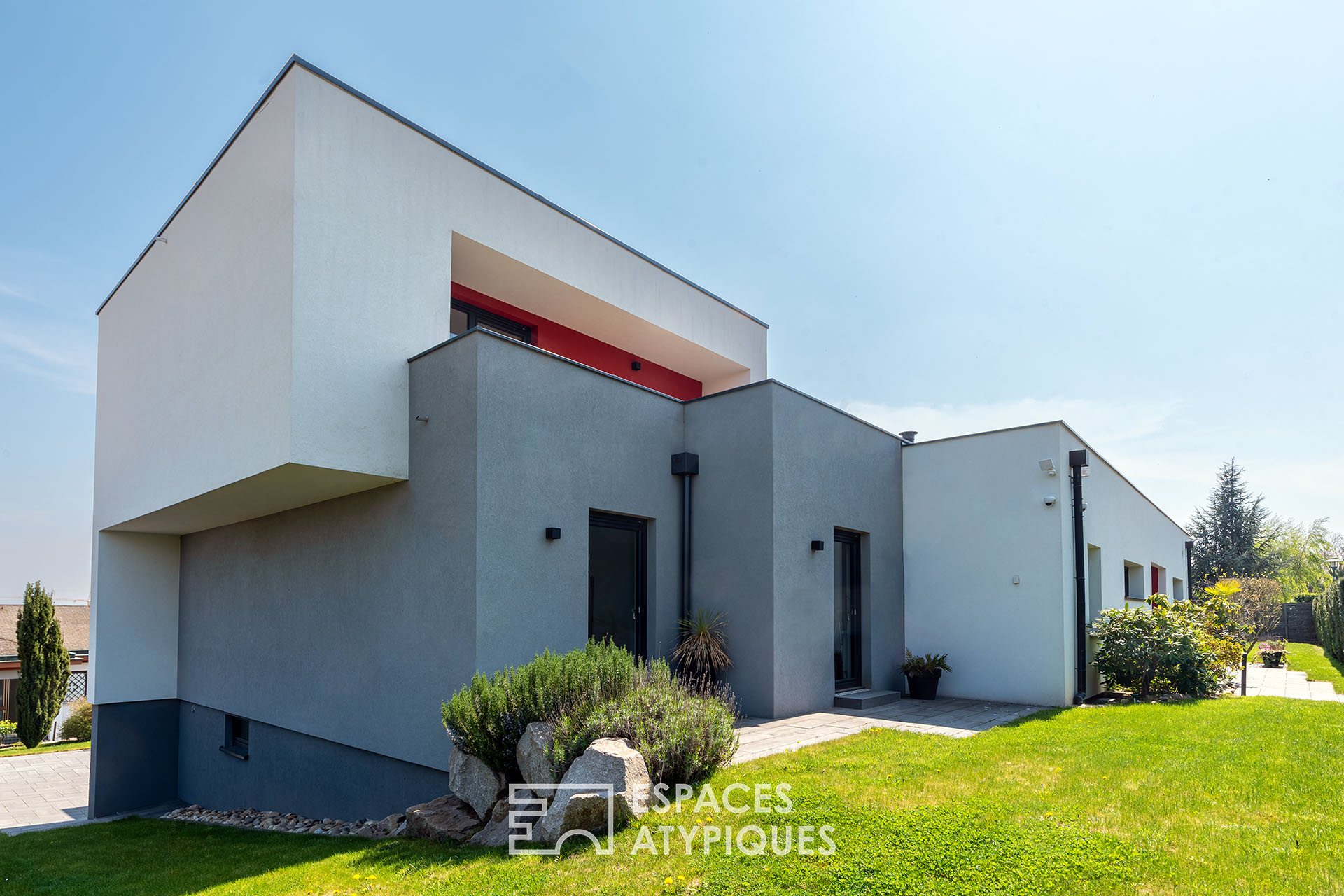 Contemporary villa with swimming pool and open view