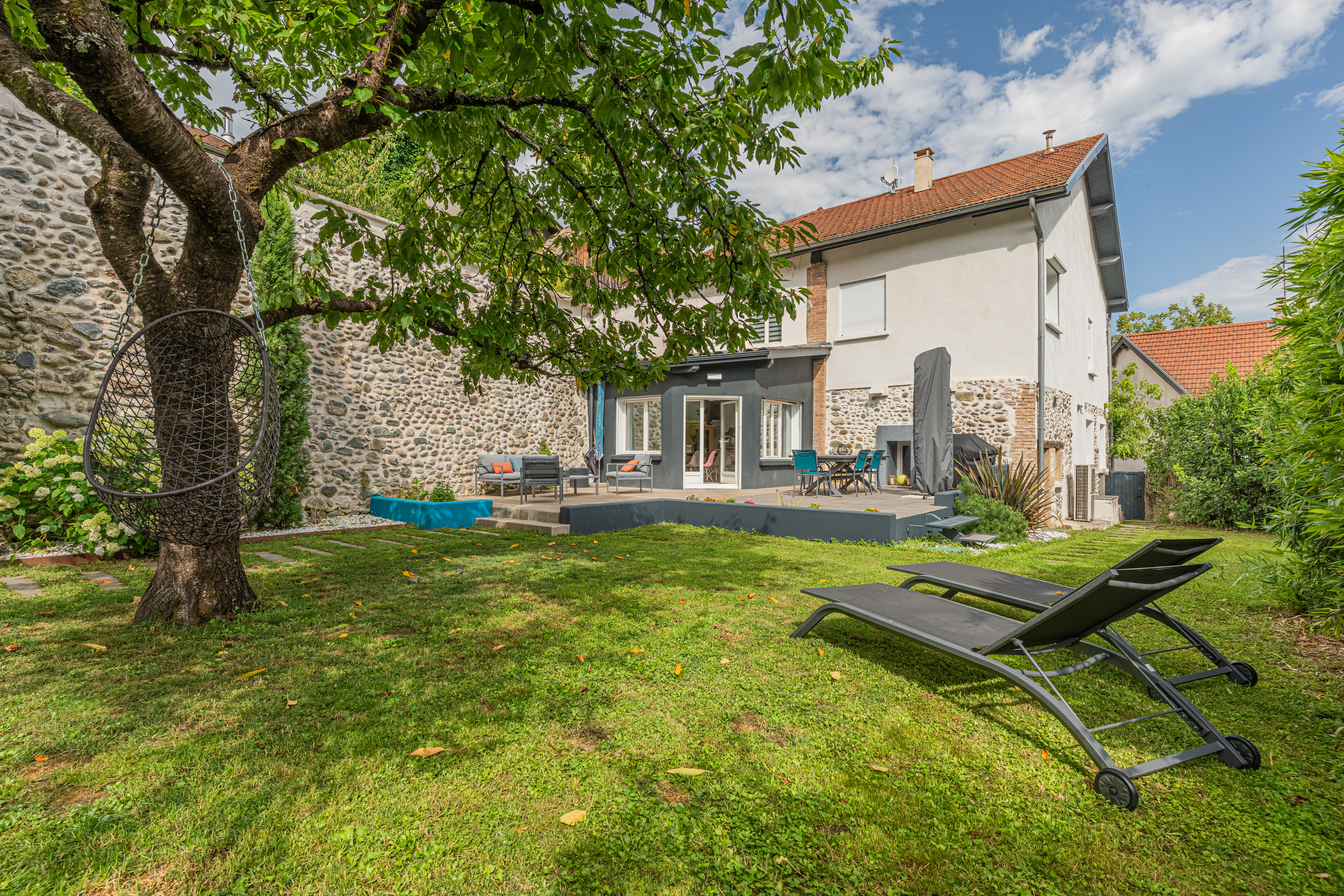Charming house and its intimate garden