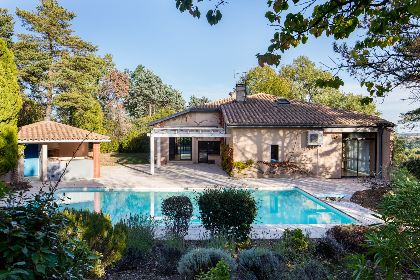 Architect-designed villa on the Montauban hillsides