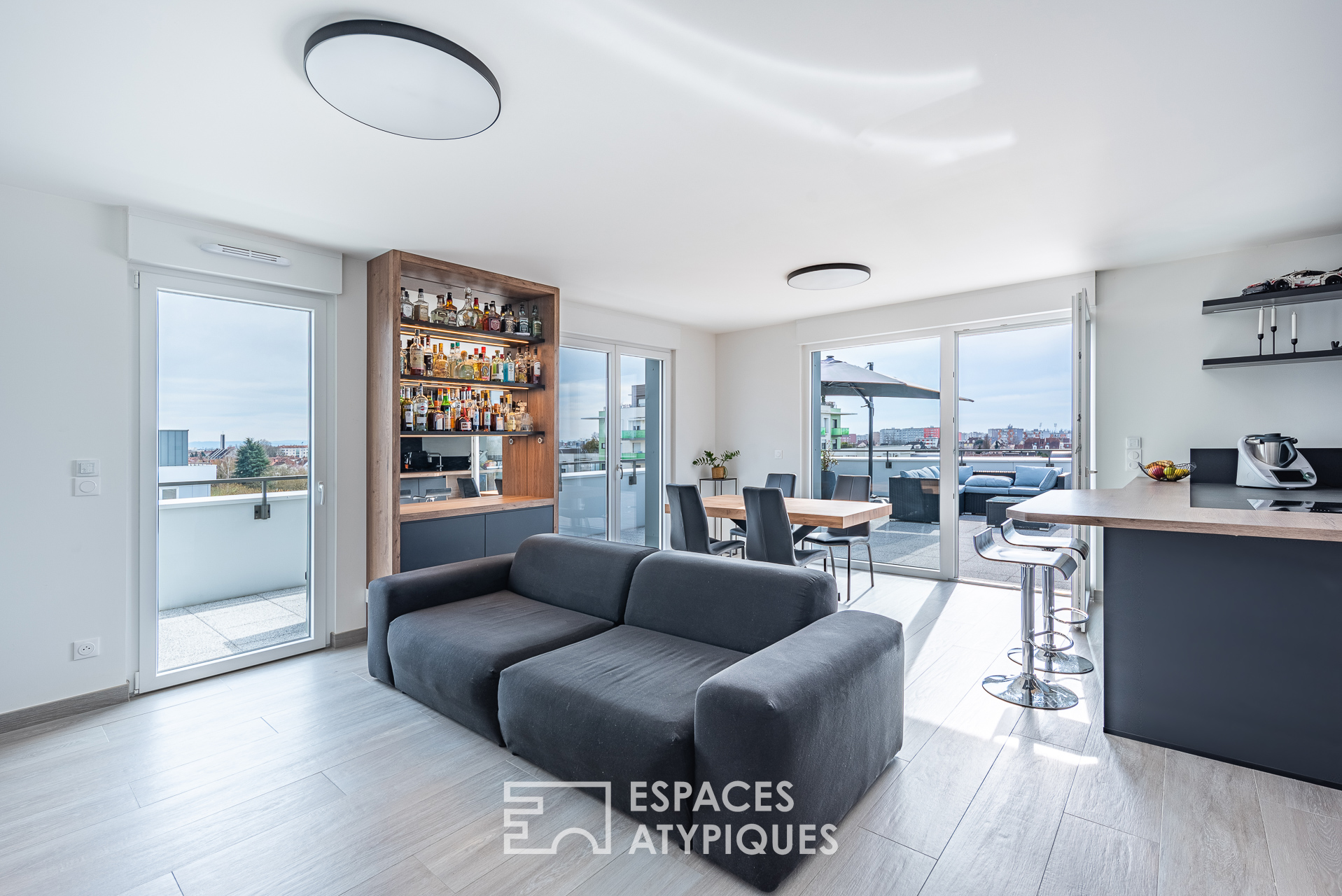 Attique contemporain et son exceptionnelle terrasse