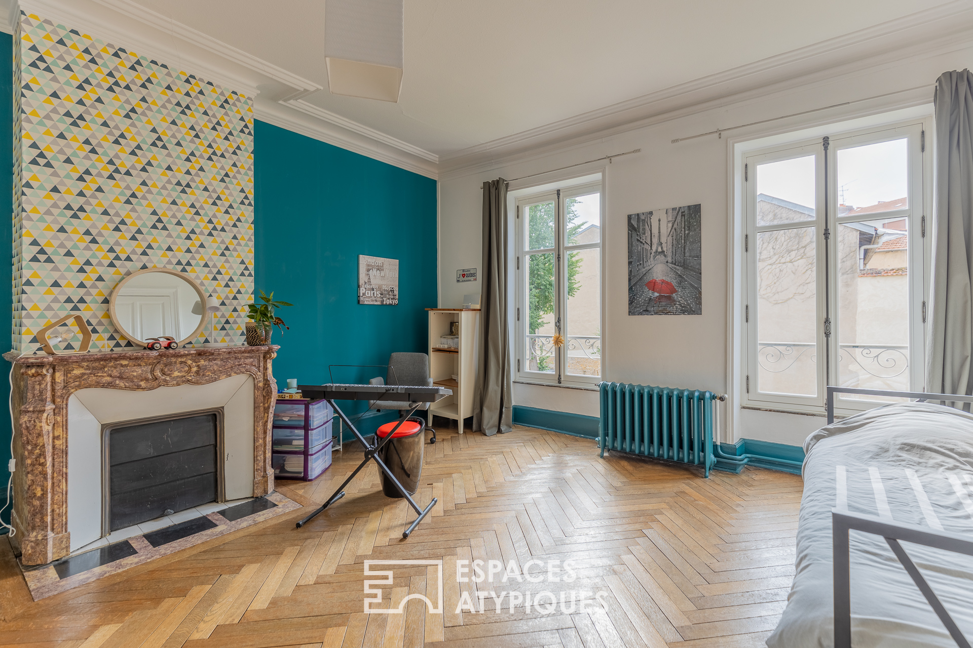 Bourgeois apartment with lush garden