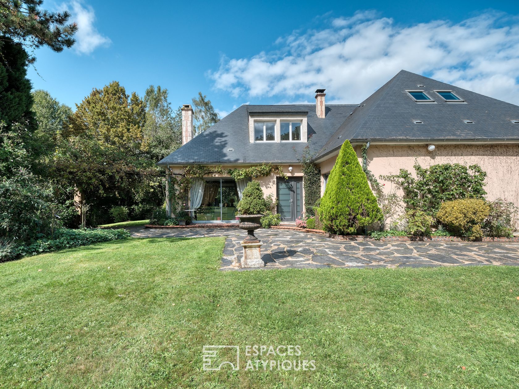 Property in the heart of the nature of Perche Eurélien