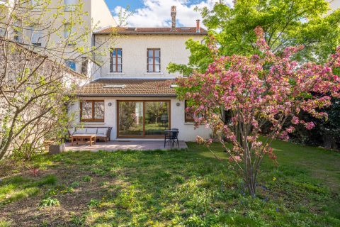 Maison de ville avec jardin paysagé