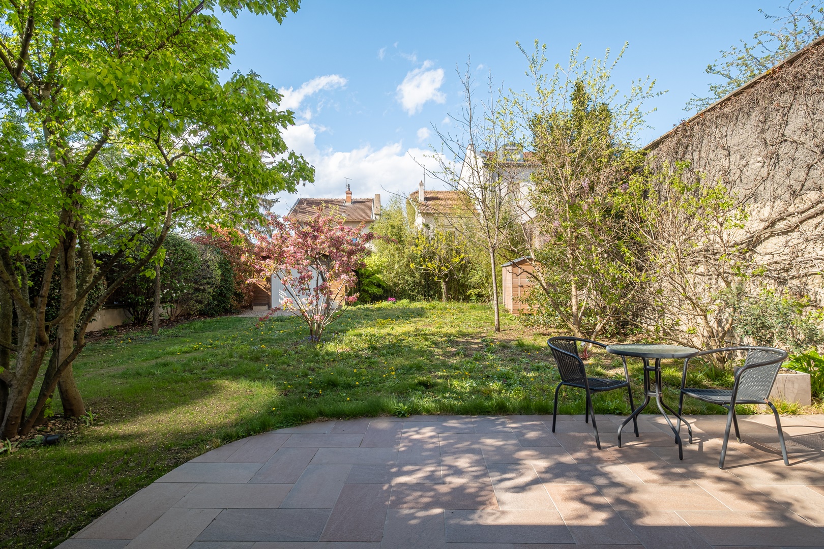 Maison de ville avec jardin paysagé