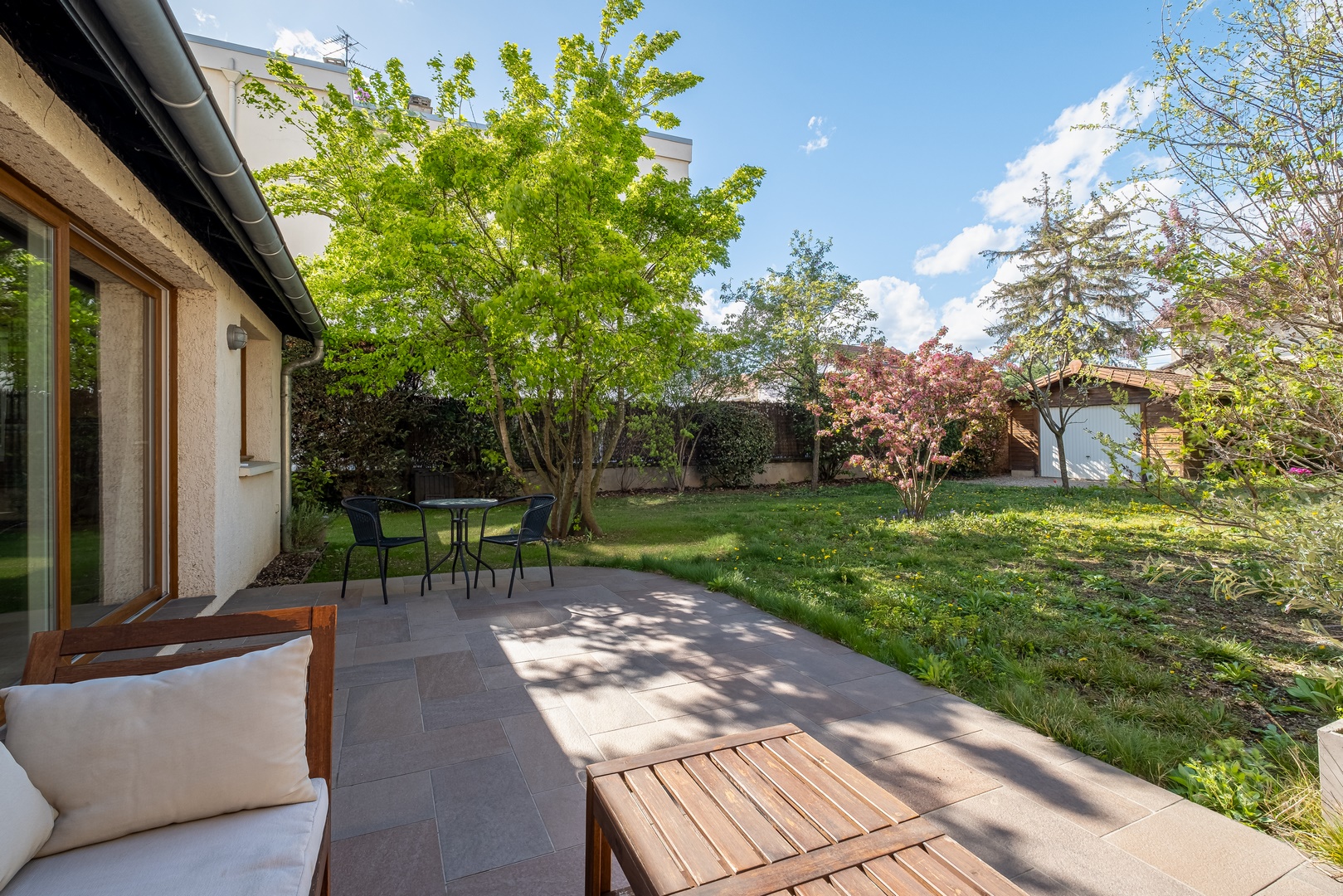 Maison de ville avec jardin paysagé