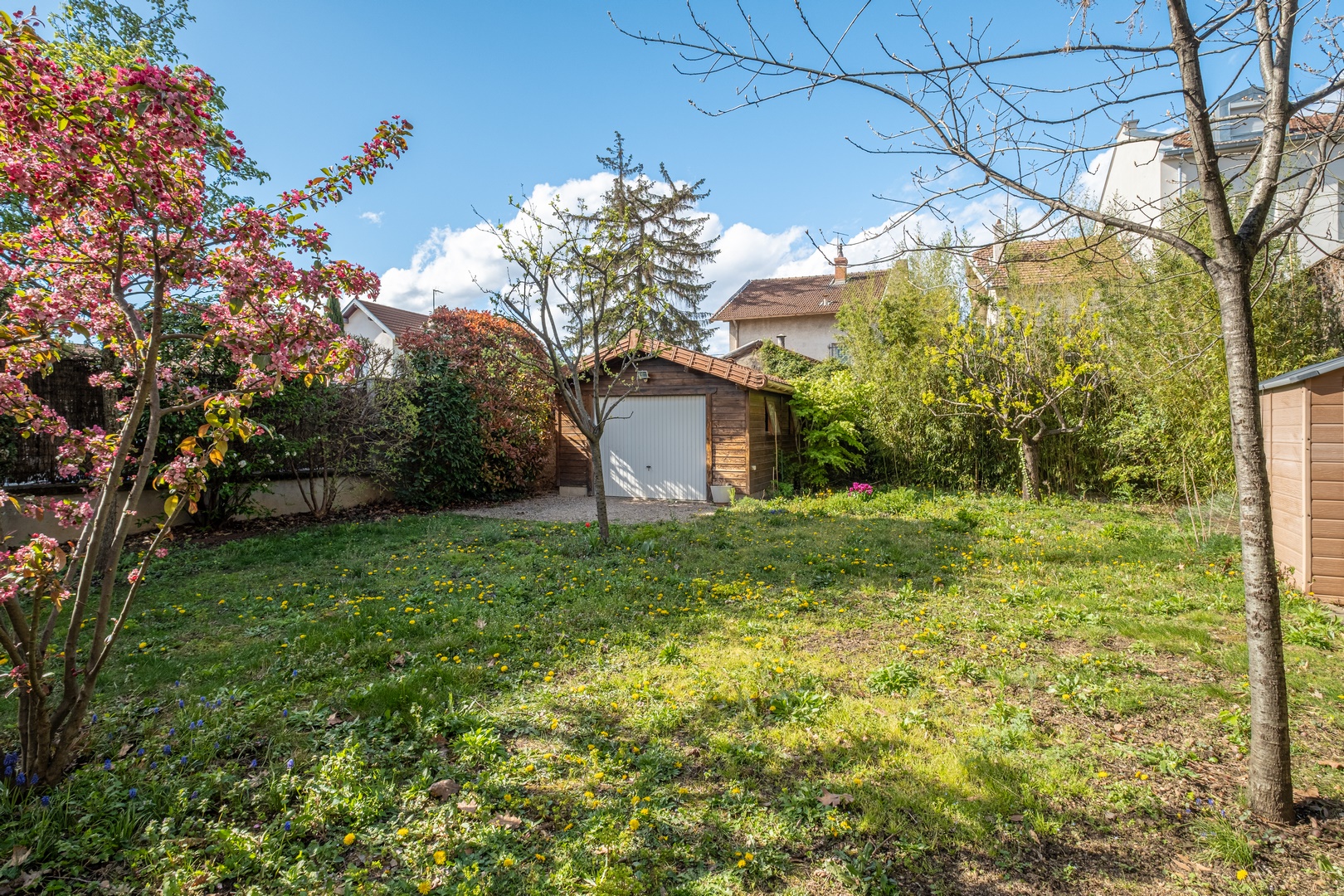 Maison de ville avec jardin paysagé