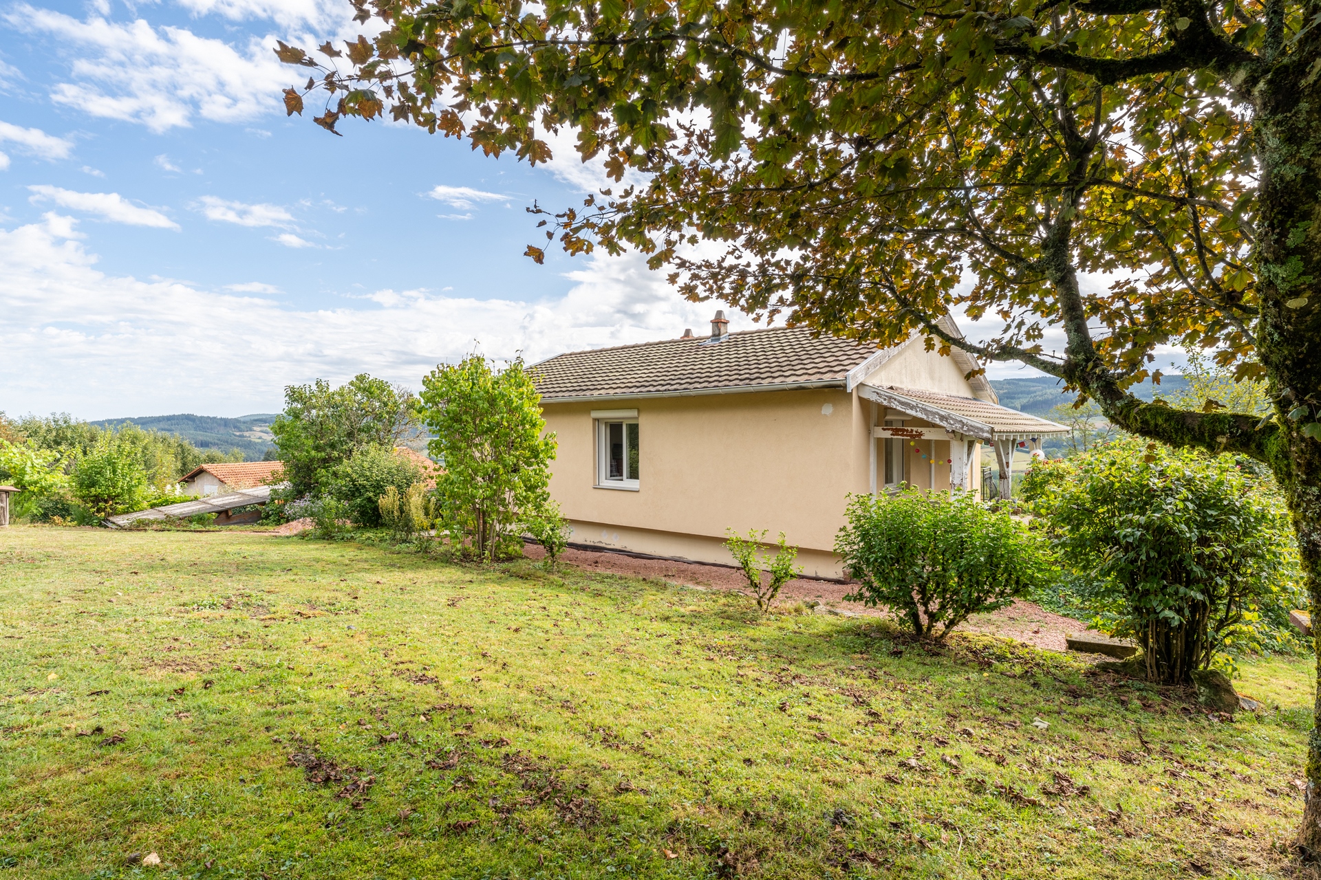 Maison avec vue imprenable sur les collines du Beaujolais vert