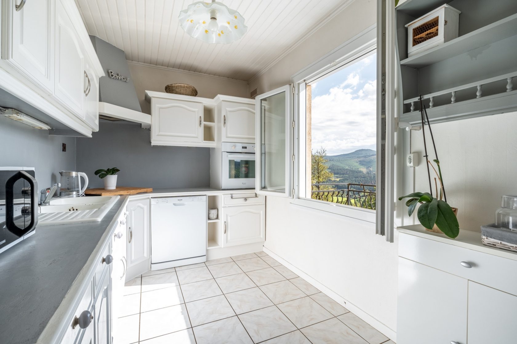 Maison avec vue imprenable sur les collines du Beaujolais vert