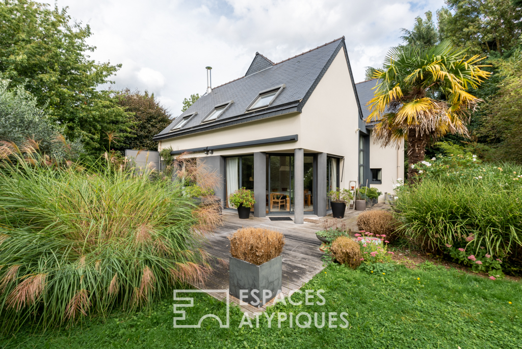 Maison d’architecte dans son cadre végétal exotique