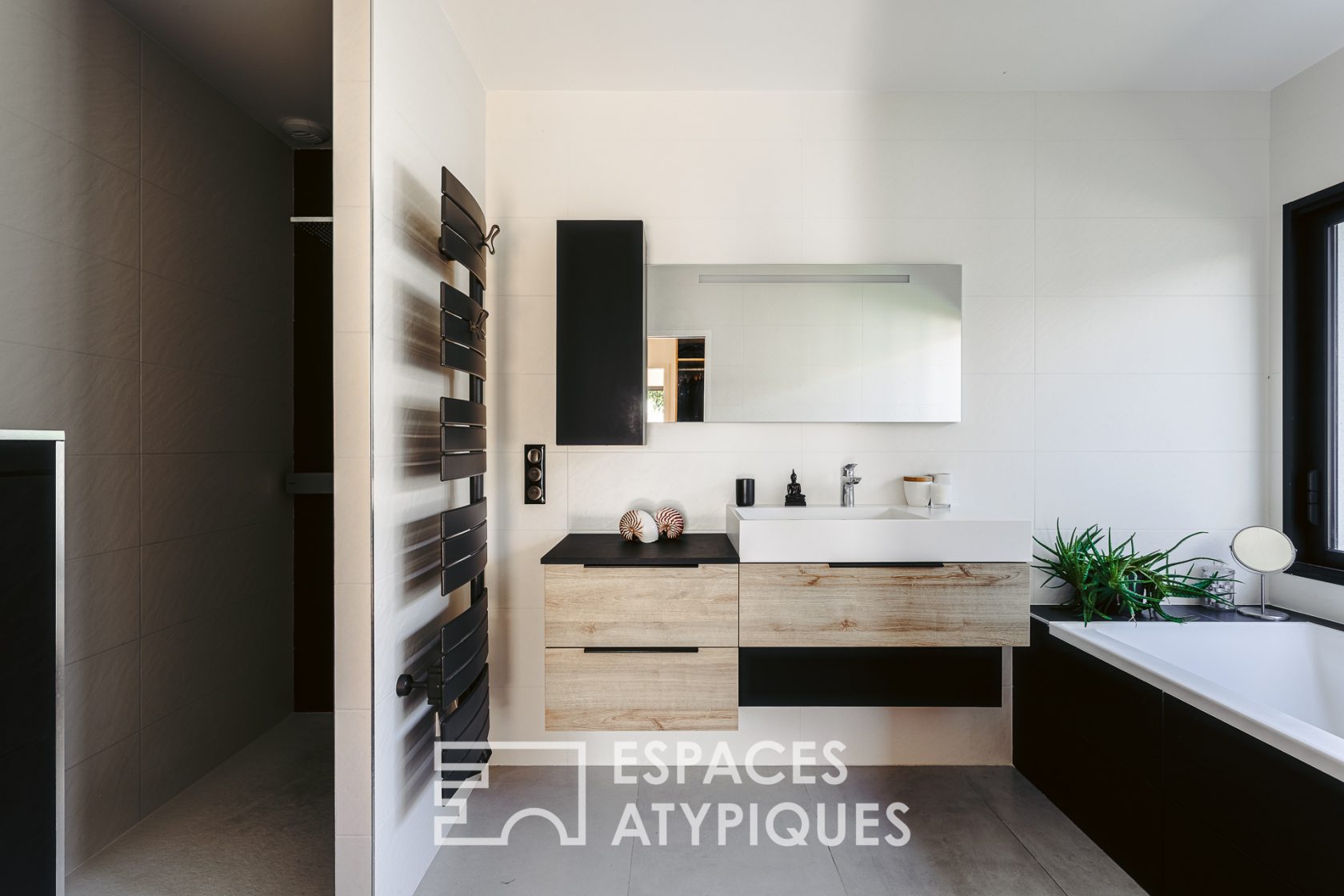 Beautiful contemporary in the heart of the city