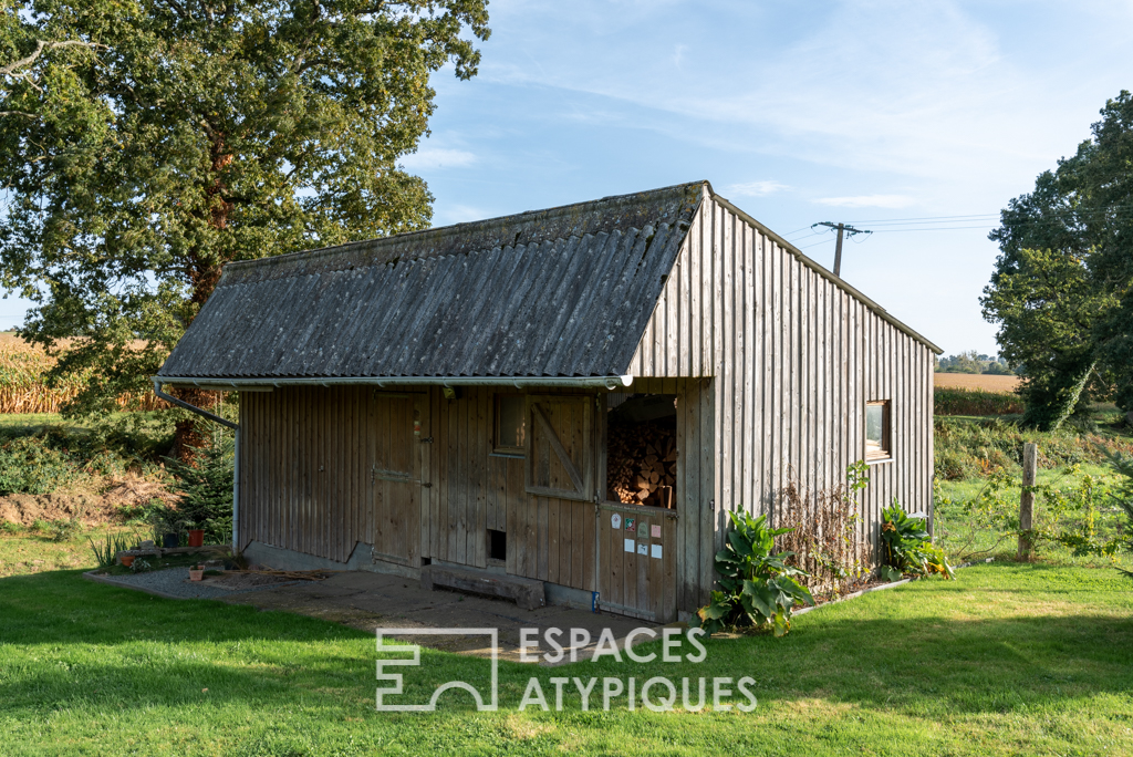 Corps de ferme design et singulier avec piscine – 230 m²