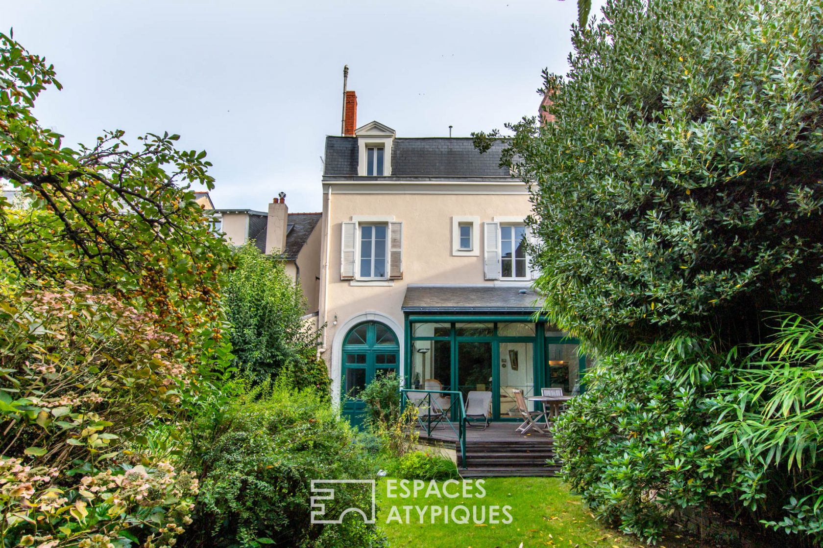 Magnifique hôtel particulier dans le triangle d’or