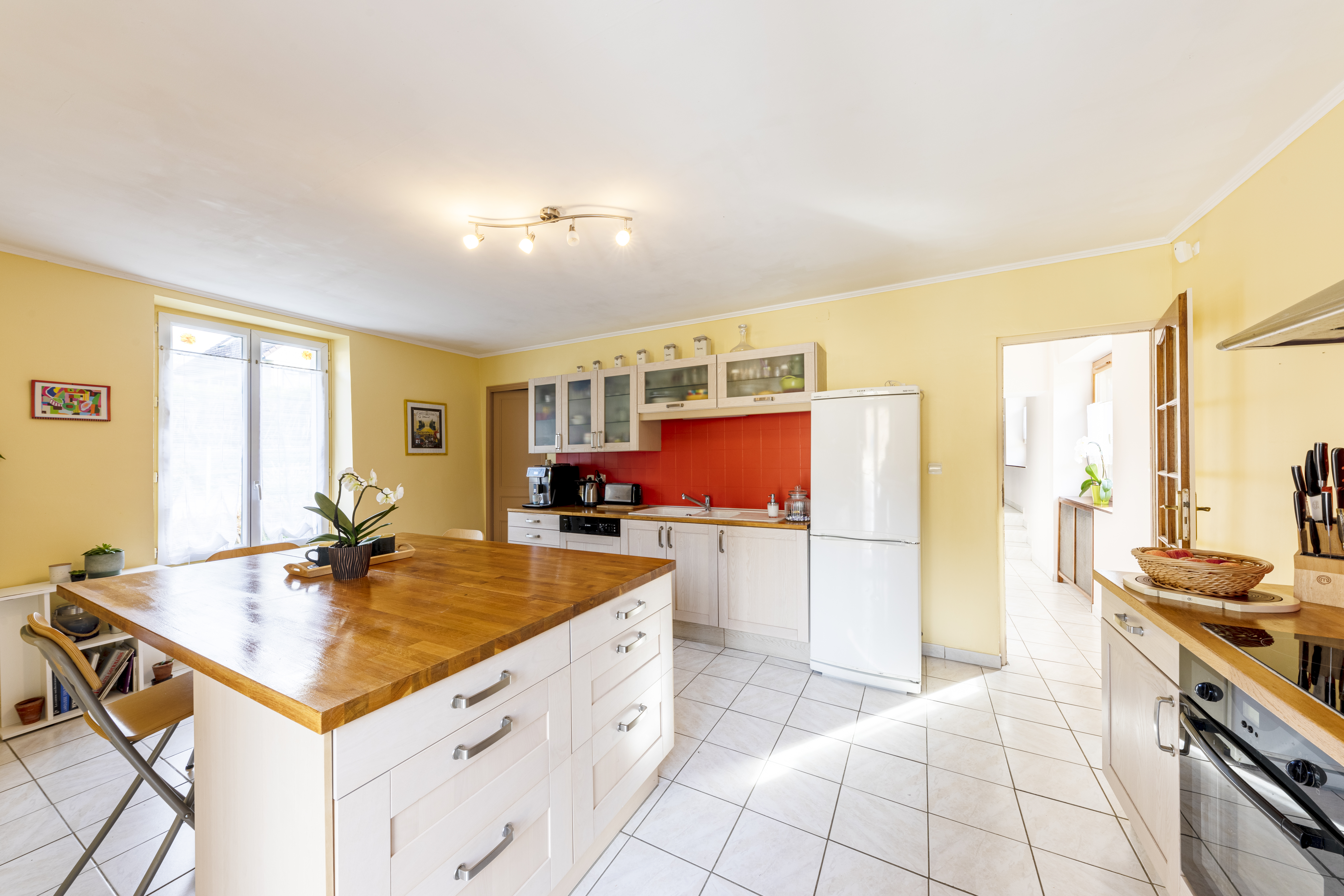 La Belle Embellie – bright farmhouse with swimming pool.