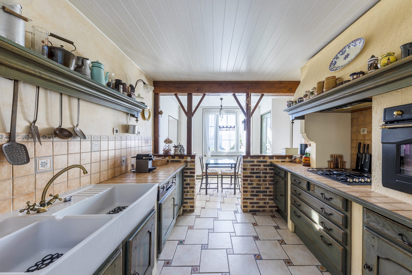 Vexin stone house with outbuilding to convert