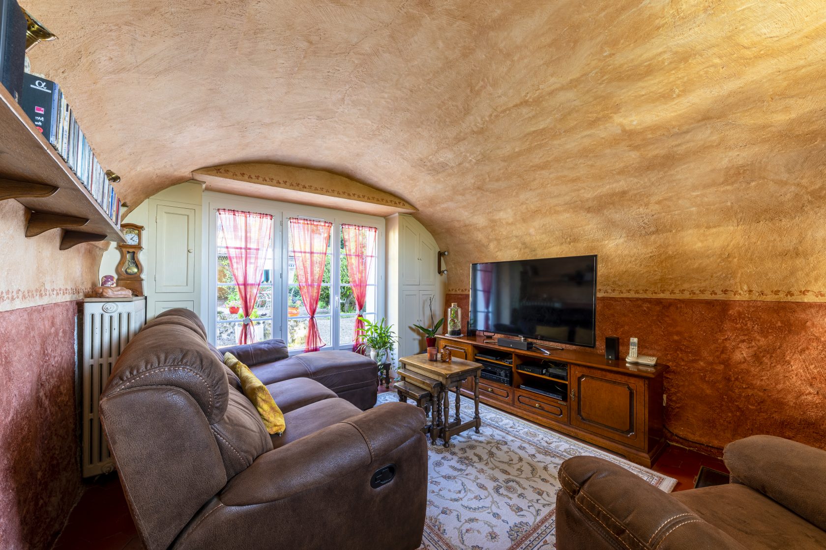 Vexin stone house with outbuilding to convert