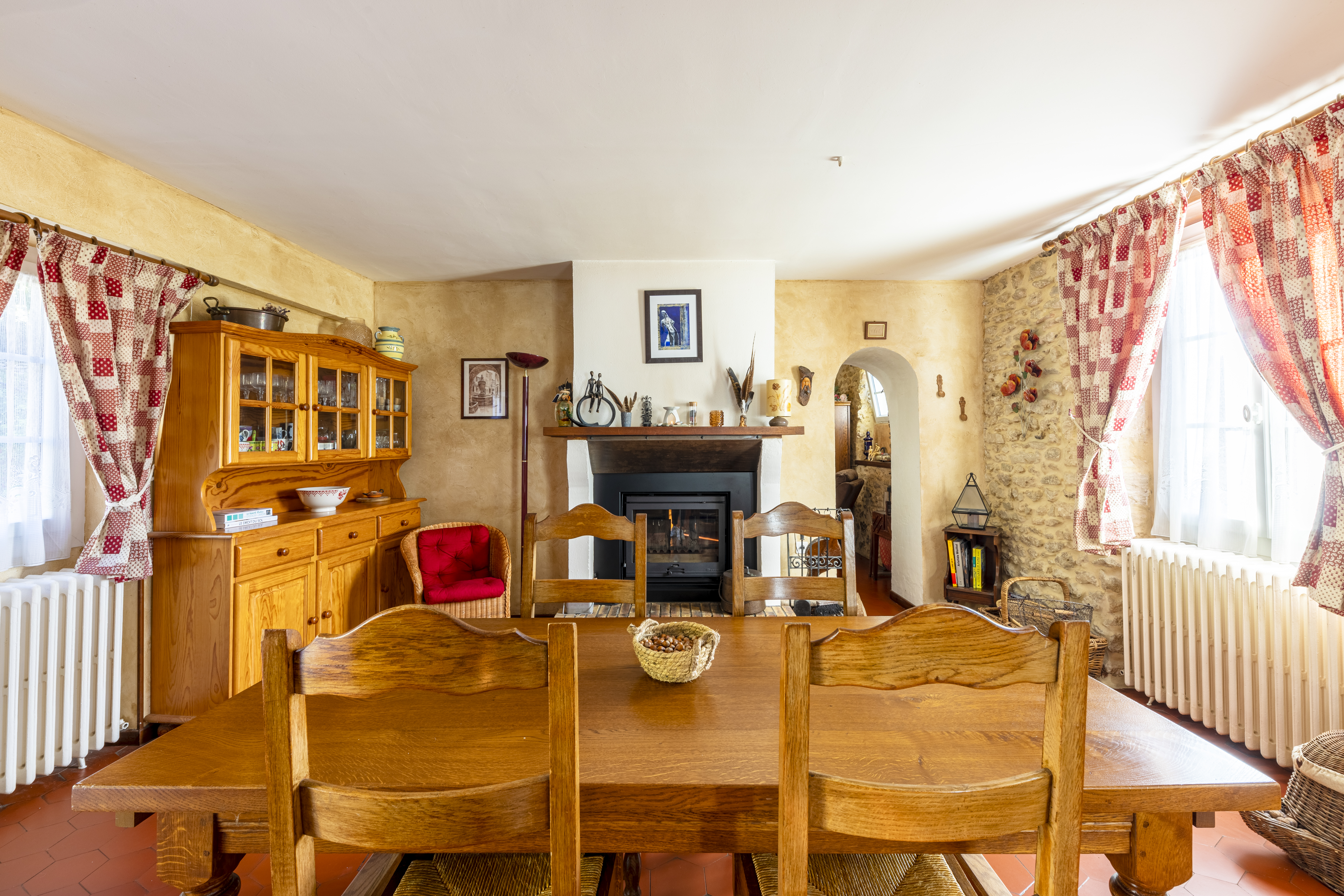 Vexin stone house with outbuilding to convert