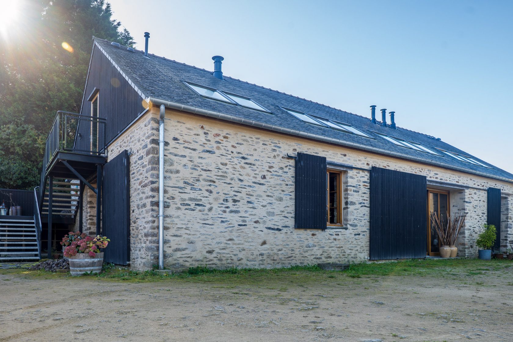 Loft with its gîte and workshop in a bucolic environment