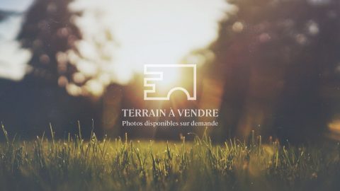 Terrain constructible en coeur de village