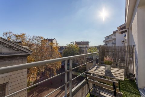 Dernier étage avec balcon