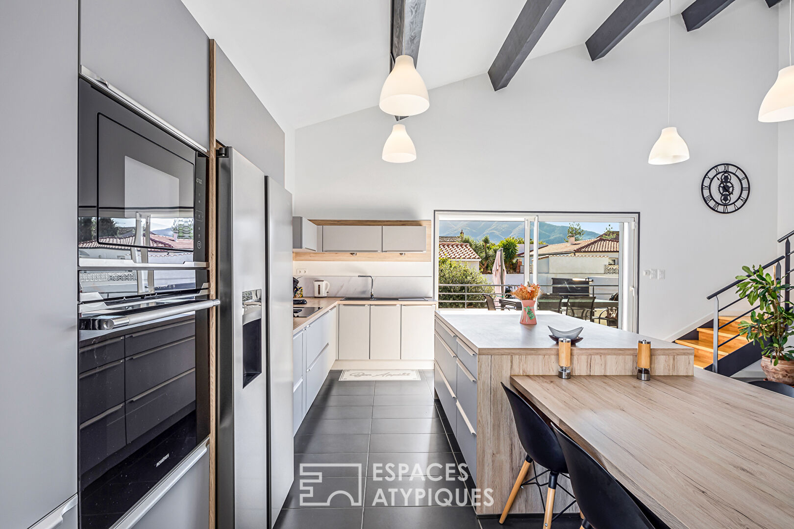 Contemporary house with a view of the Albères