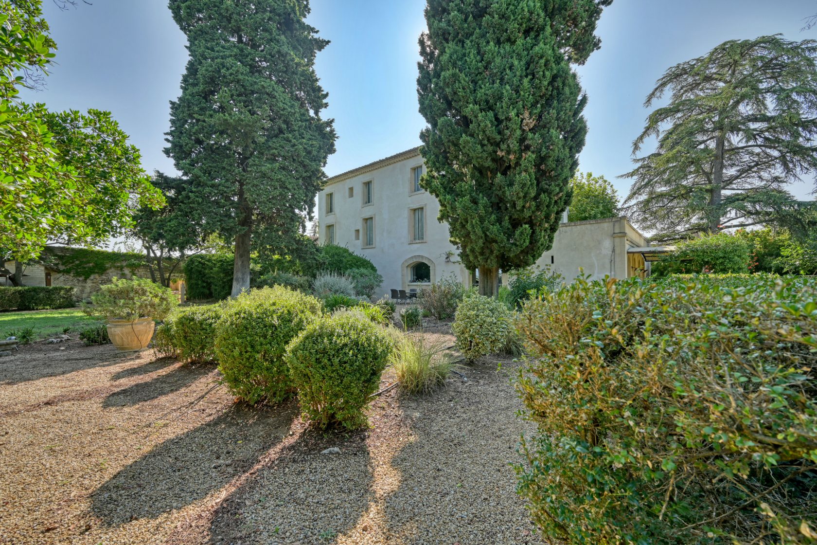 Exceptional estate with bastide, outbuildings and century-old park