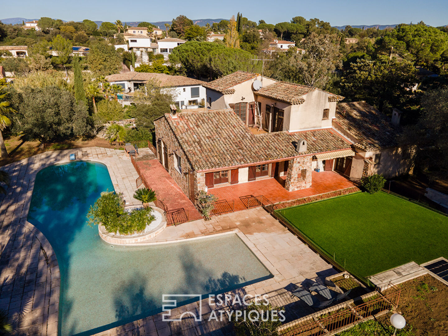 Villa provençale rénovée avec sa piscine XXL