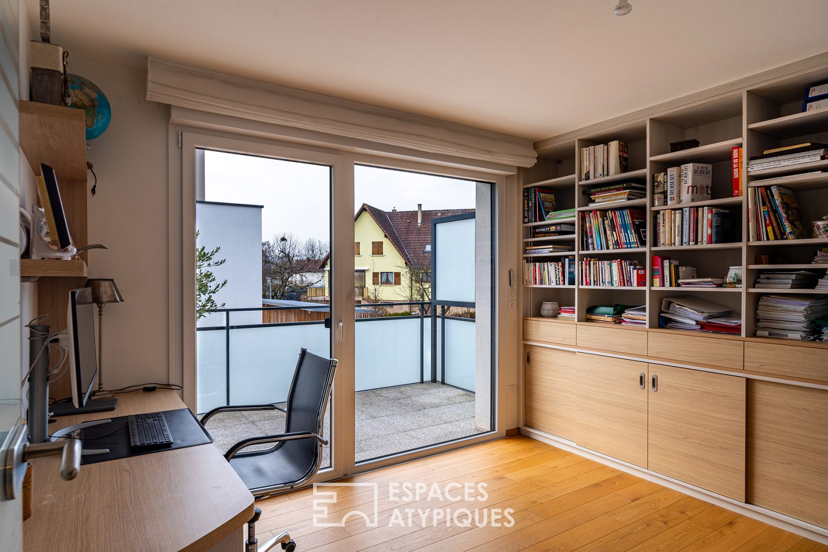 Contemporary flat with terrace and uninterrupted views
