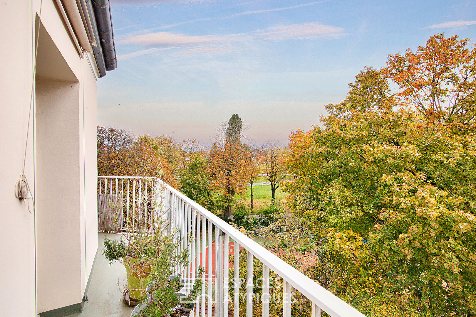 Duplex with exterior and unobstructed view of the St-Maurice plateau