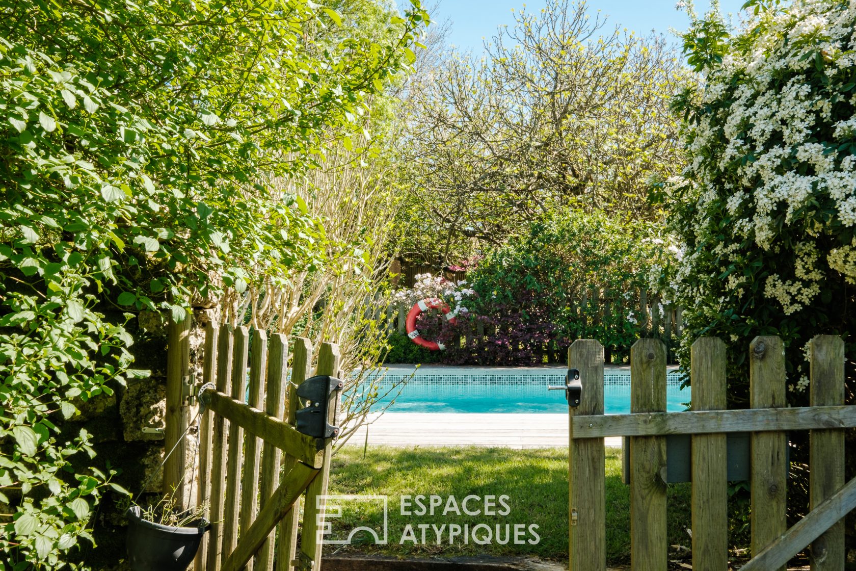 Maison de charme et sa maison d’amis aux jardins paysagés