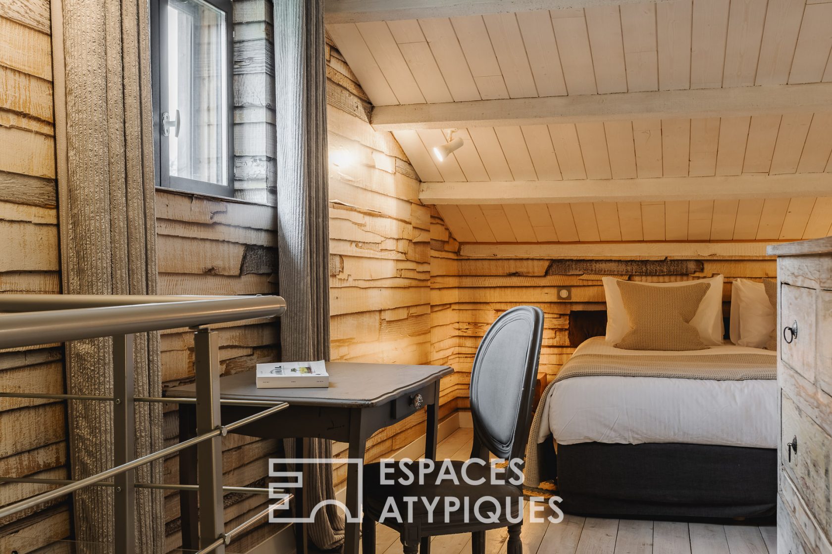Charming house and its guest house with landscaped gardens