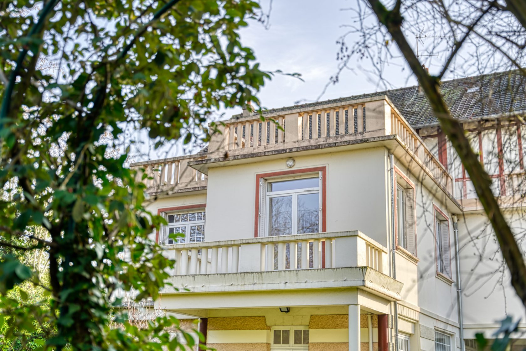 Beautiful Anglo-Norman style residence in St Gratien