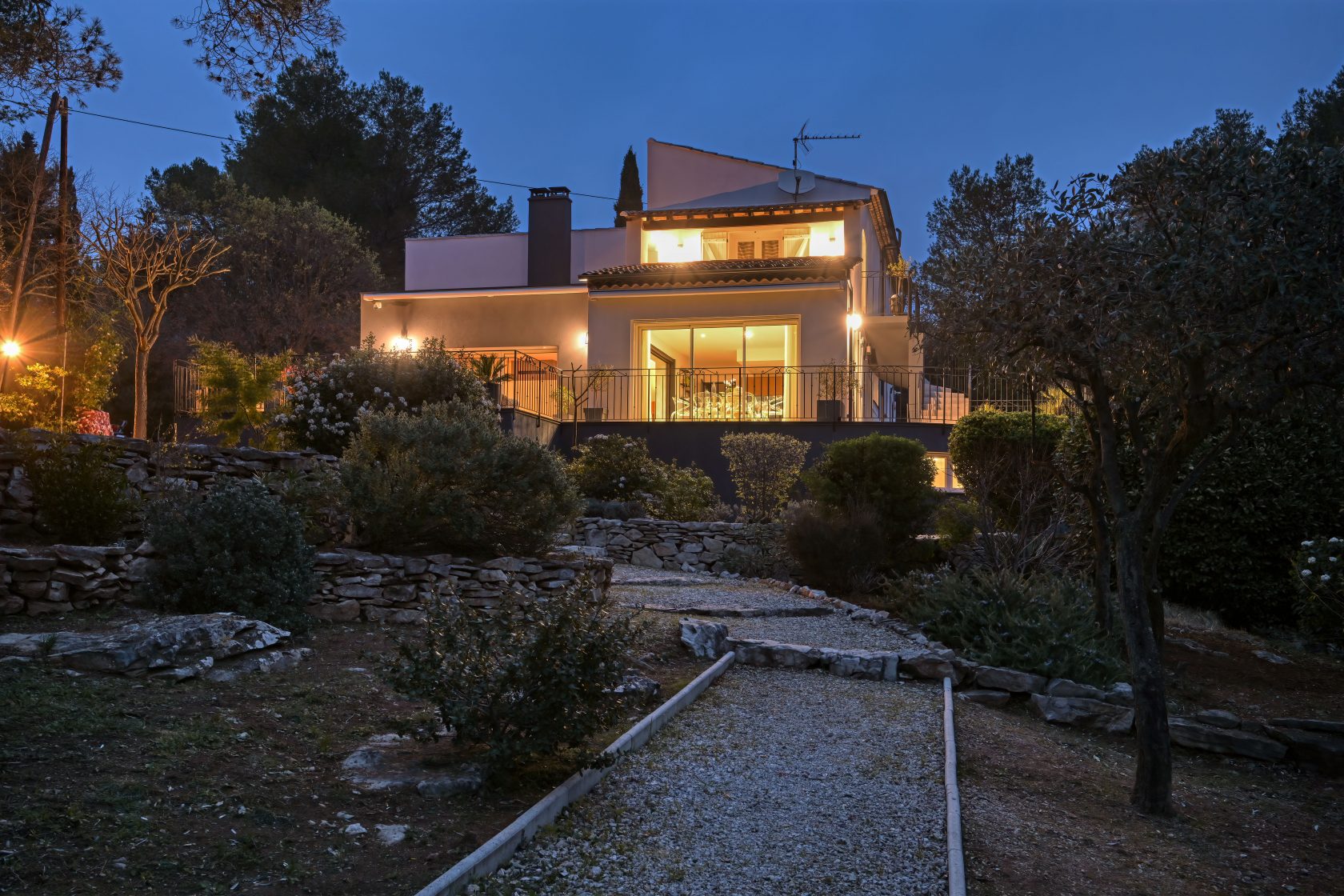 Harmonious renovated villa with swimming pool in Nîmes