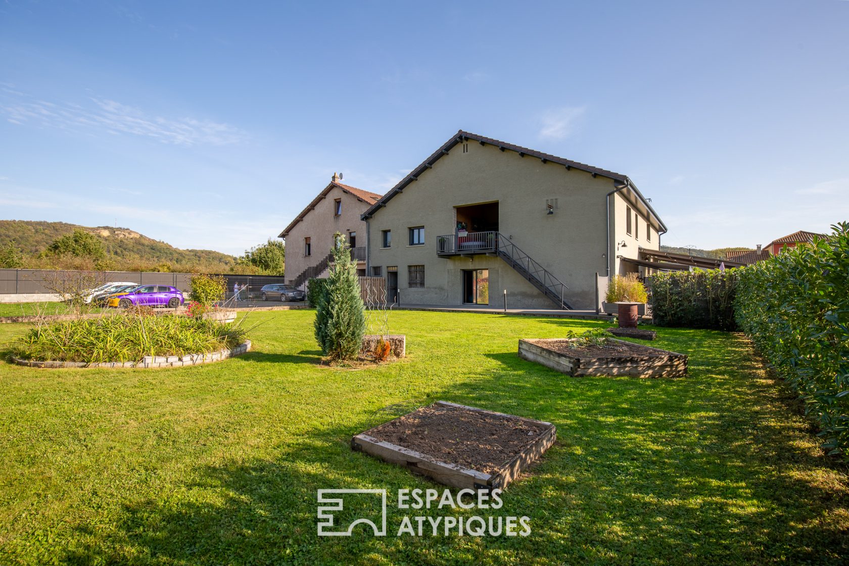 Ancien entrepôt réinventé en loft avec jardin