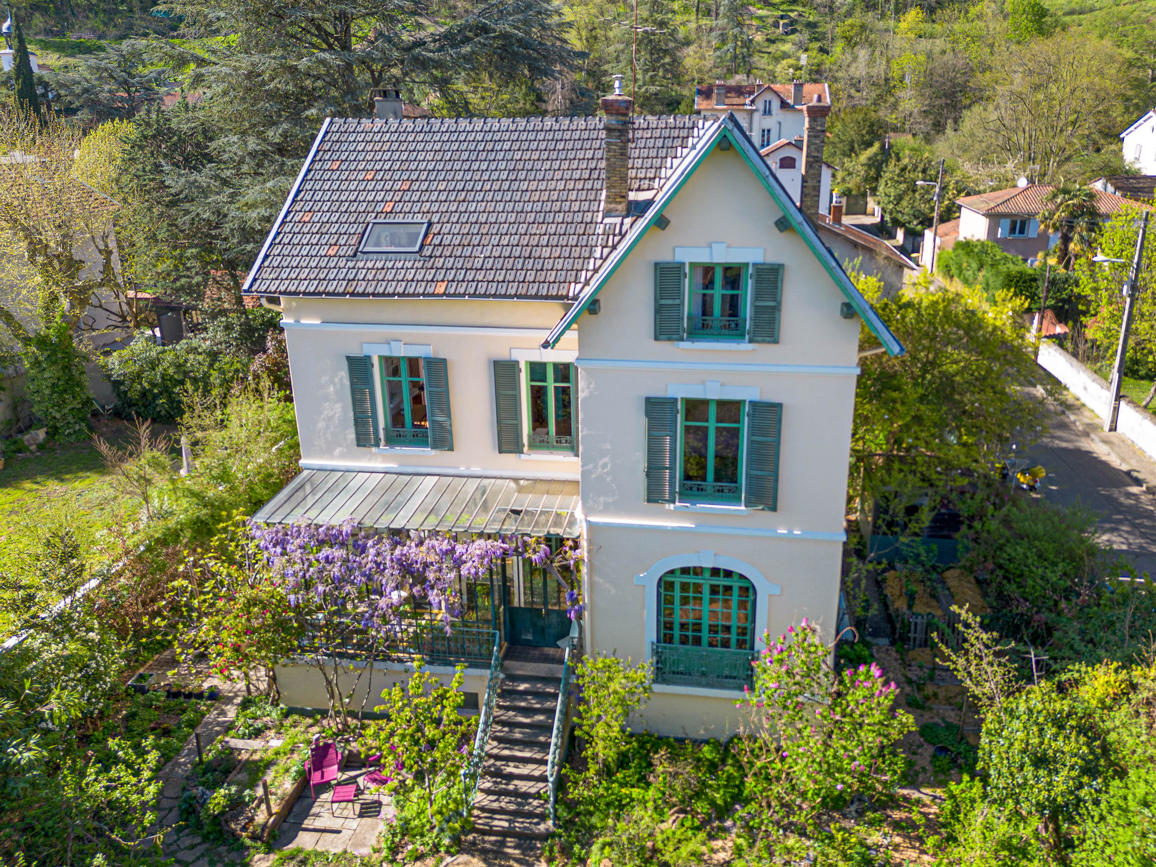 Maison de caractère aux très beaux volumes dans Lyon